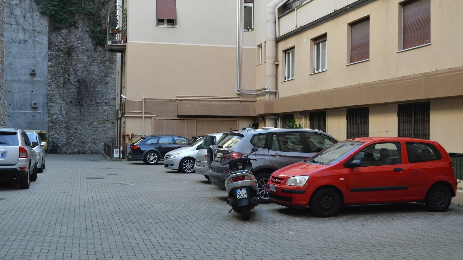 Au Petit Bonheur Apartment Genoa Italy